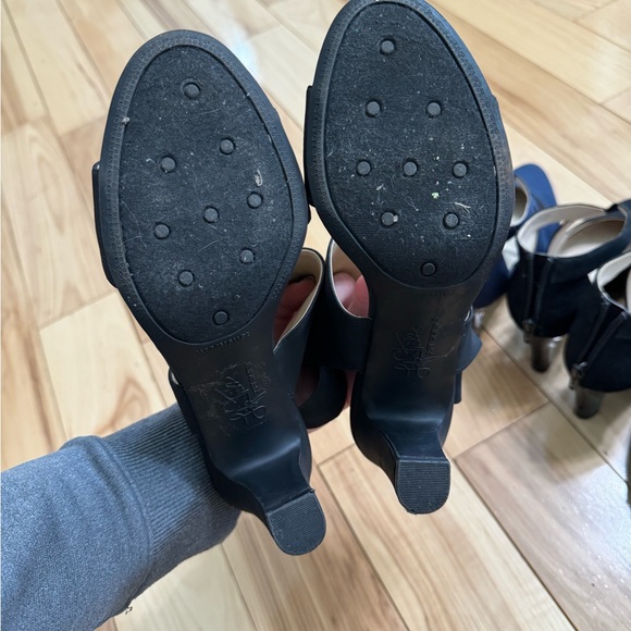 EUC Life Stride Black Strappy Heels size 8. - Picture 3 of 3